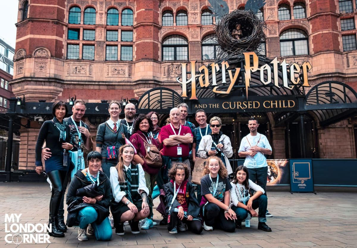 Tour di Harry Potter a Londra a Piedi con Guida Italiana - foto 6 (Fuori dalla stazione metropolitana "St. Paul's", davanti Caffè Nero, EC4M 8AD)
